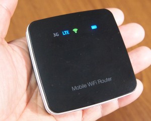 富士ソフト社製WiFiモバイルルーター「FS010W」